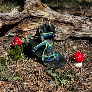 Chaco Women's YAMPA FRESH Sandals - Blue and Green Straps, Sz 8.Adjustable